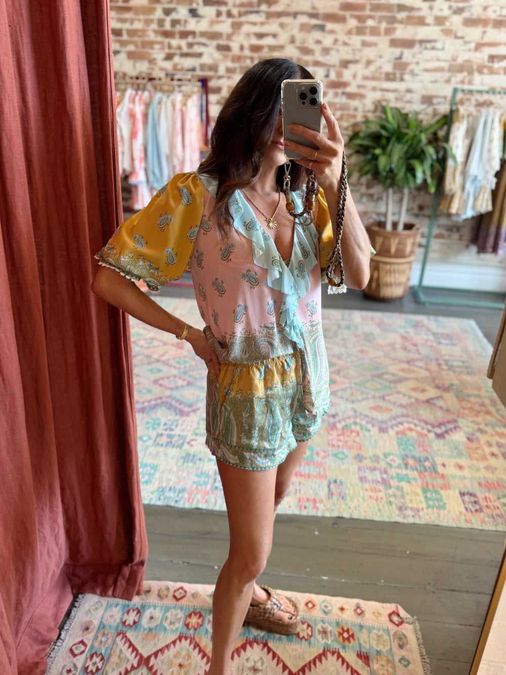 Lucent Minimal Short | Boteh